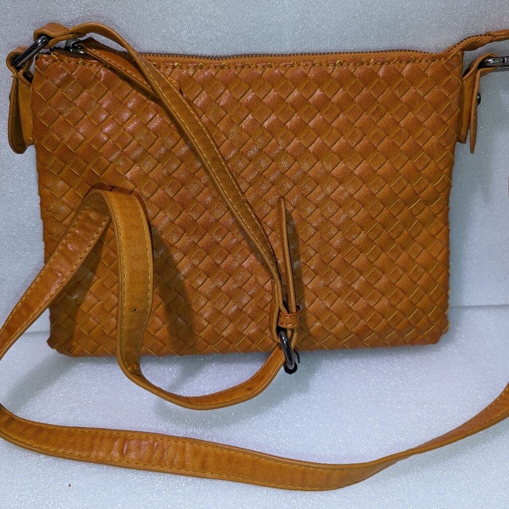 Shiraleah Chicago Brown leather weave crossbody purse 10.5 w x 8 d x 1 w